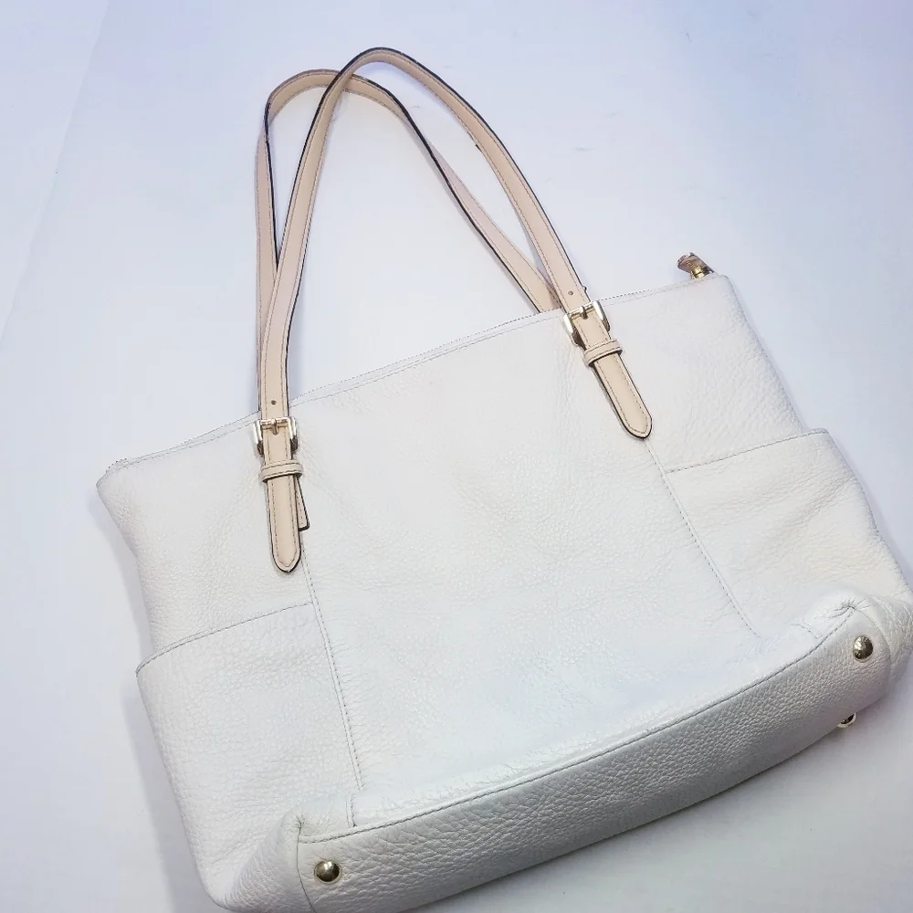 🌸Michael Kors | Ivory‎ Leather Medium Sized Bag